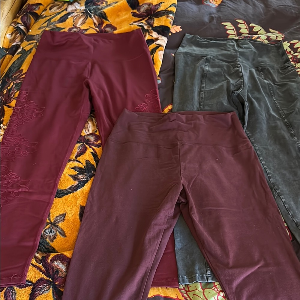 Aerie Women's Burgundy and Gray